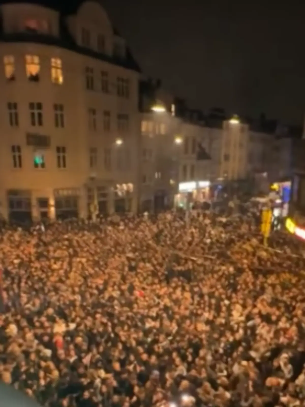 Bild zu: "Hip-Hopper sorgt für Mega-Chaos – 2.500 Fans legen Bremen lahm"