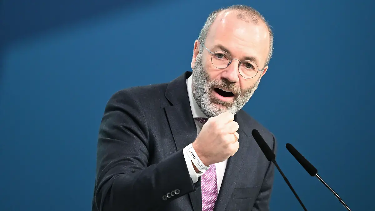 Manfred Weber (CSU), Vorsitzender der EVP-Fraktion im Europaparlament, spricht beim CDU-Bundesparteitag. Nach den Vorstandswahlen geht es am zweiten Tag des Parteitags um die Inhalte. Unter anderem stehen Anträge zu Teilzeit, Einschränkung der Social-Media-Nutzung für Kinder und zur Rentenreform zur Beratung an.