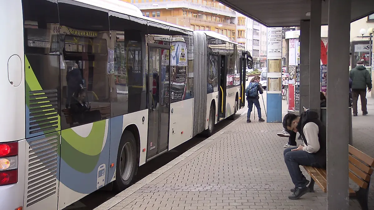Pforzheim, Attacke auf Fahrkartenkontrolleur