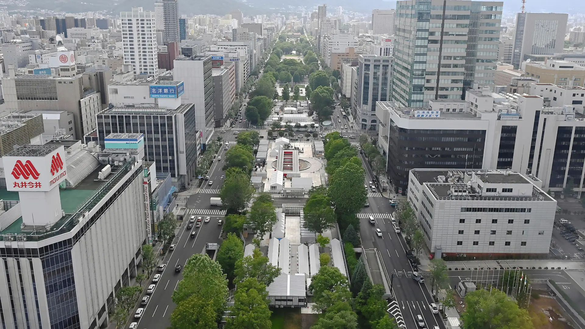 Der Marathon führt auch durch den Sapporo Odori Park.