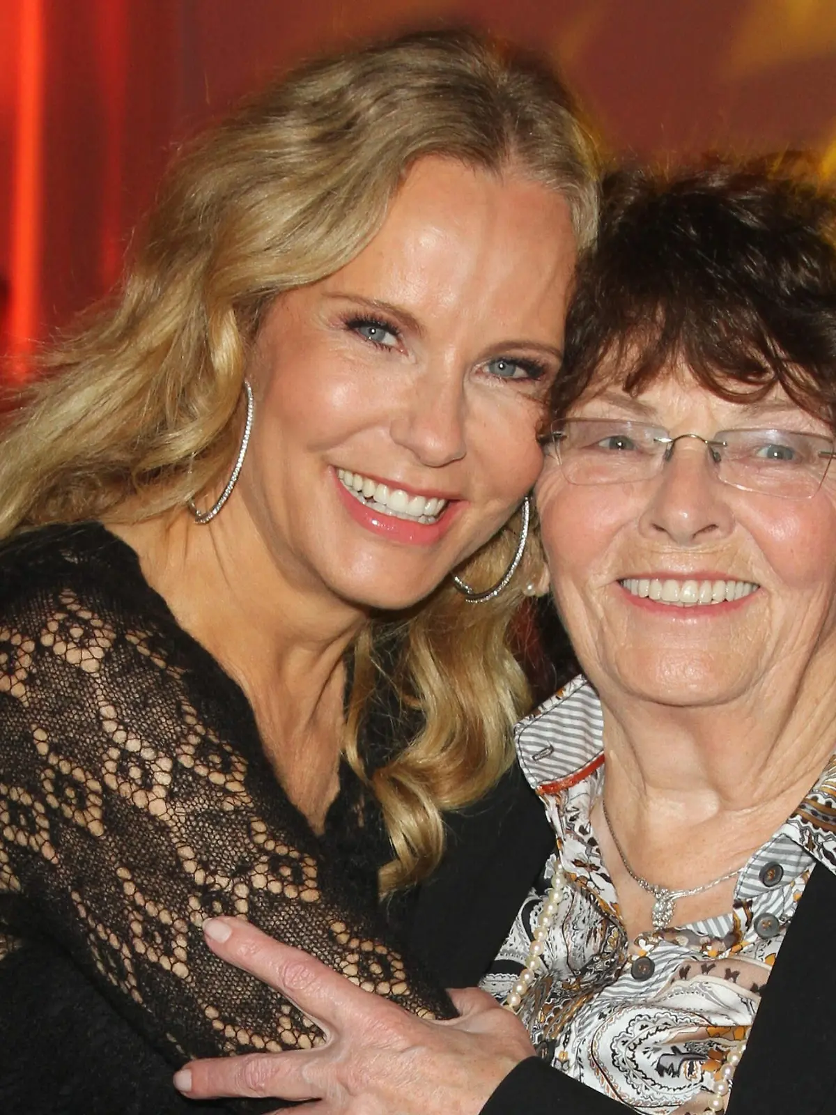 Bild zu: "Katja Burkard trauert um Mutter Elfriede"