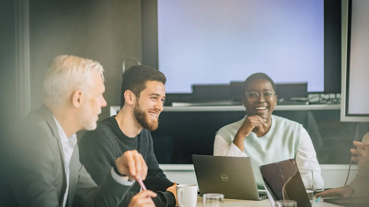Vorbereitung hilft: Ein kurzer, klarer Pitch, den man regelmäßig übt, kann die Nervosität vor Selbstvorstellungen deutlich reduzieren.