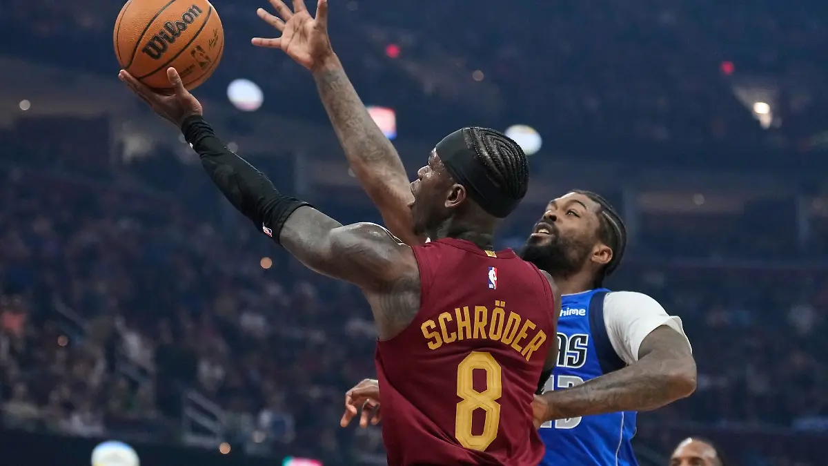 Dennis Schröder musste sich mit Cleveland diesmal Dallas geschlagen geben.