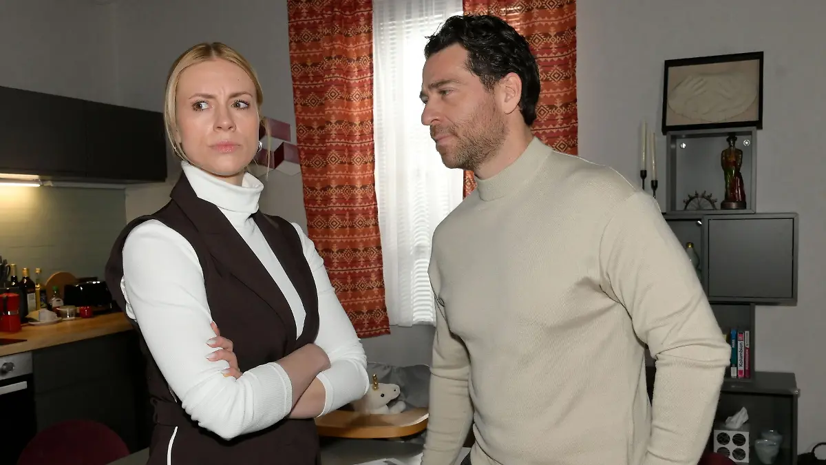 Wegen ihrer Dünnhäutigkeit droht Zoe (Lara Dandelion Seibert) ihren einzigen Verbündeten Carlos (Patrick Fernandez) zu verprellen.