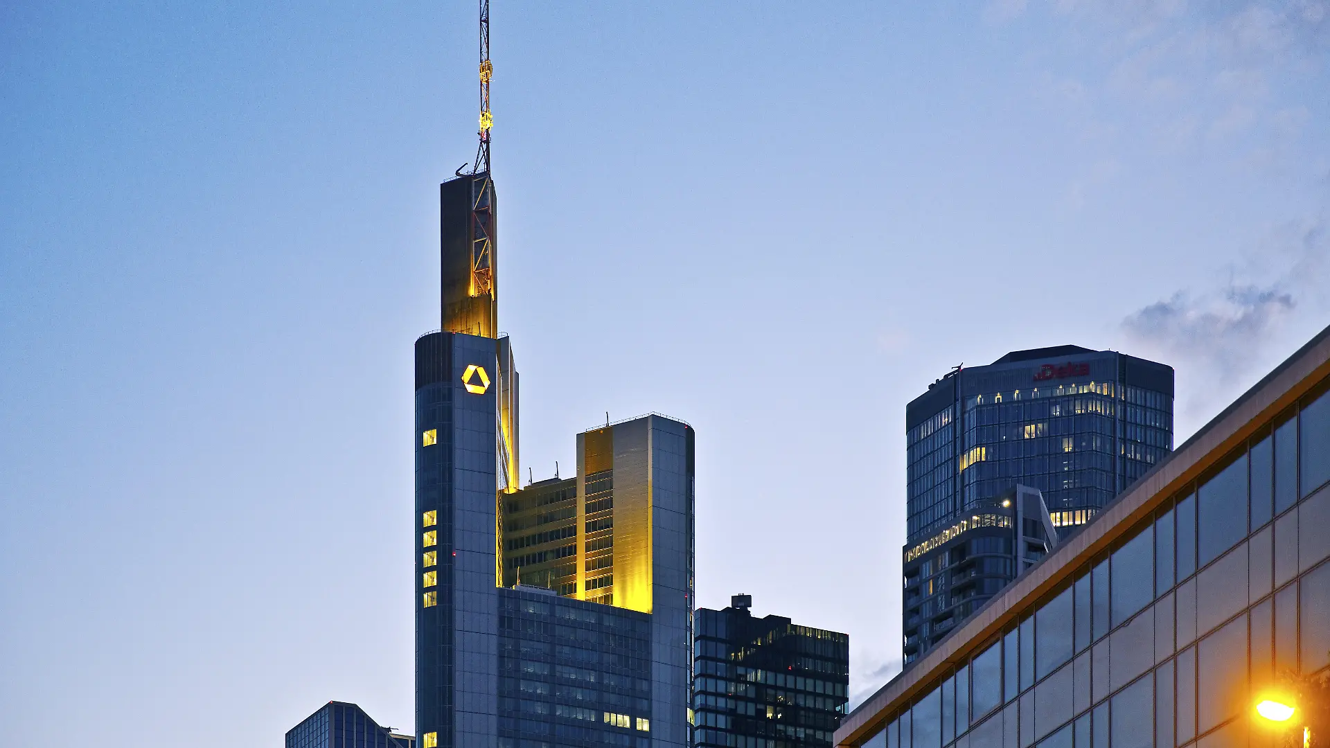 Commerzbank Tower am Abend, Frankfurt am Main, Hessen, Deutschland