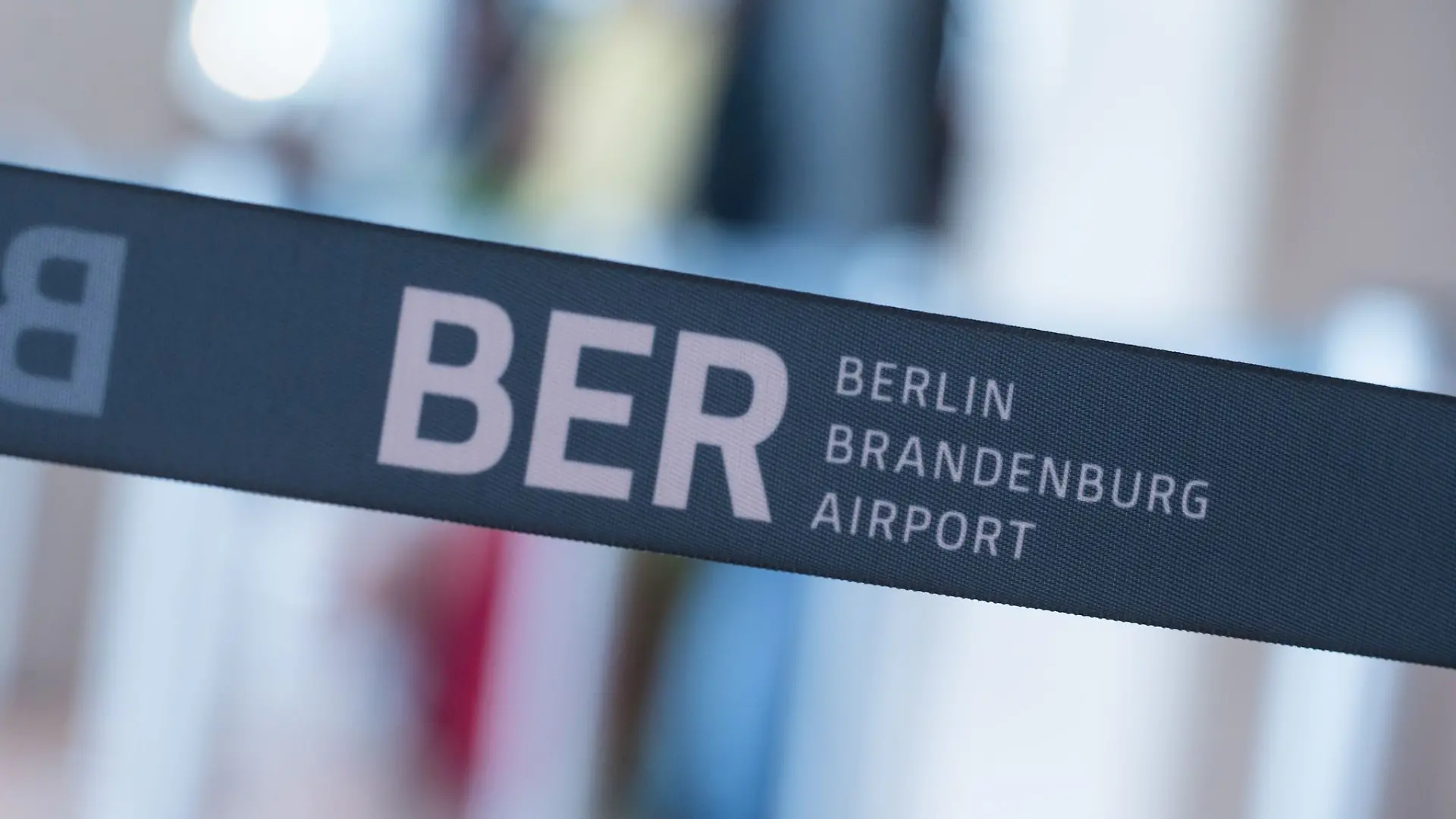 Die Gewerkschaft Verdi hat zu einem Warnstreik bei der Flughafengesellschaft Berlin-Brandenburg aufgerufen.