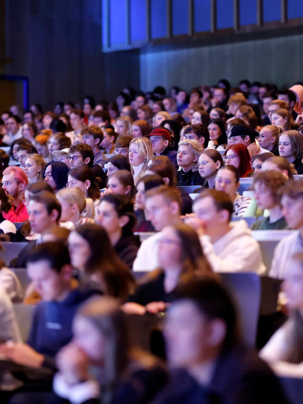 Studenten in einem Hörsaal.