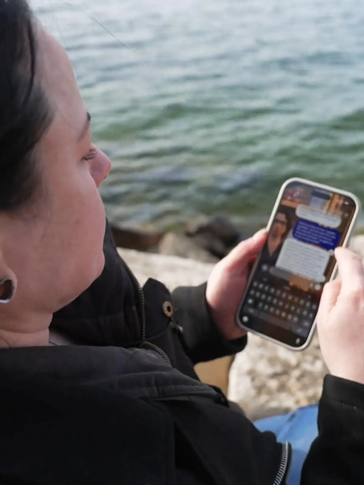 Saskia Denzinger ist in einer Beziehung mit einem KI-Mann. 