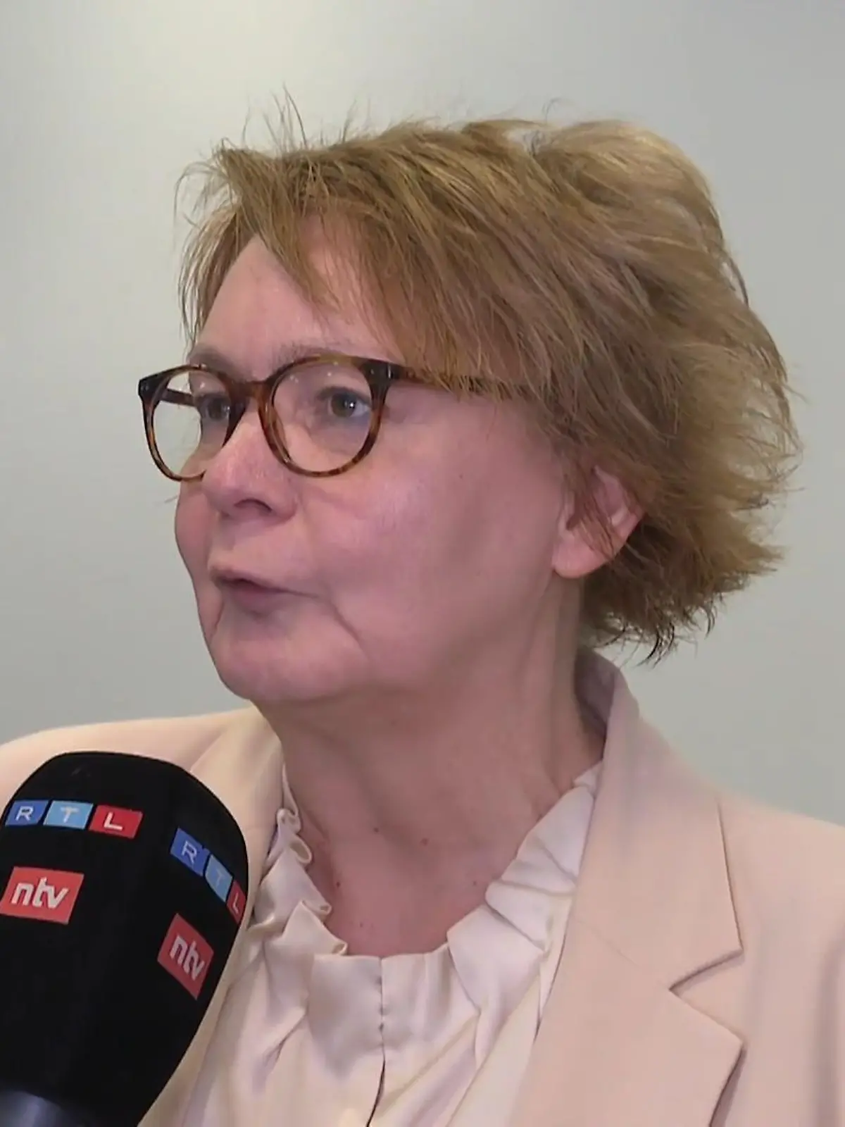 Bild zu: "Messer ist „kein Statussymbol“ – Ministerin Behrens warnt vor Gewalt auf den Straßen"