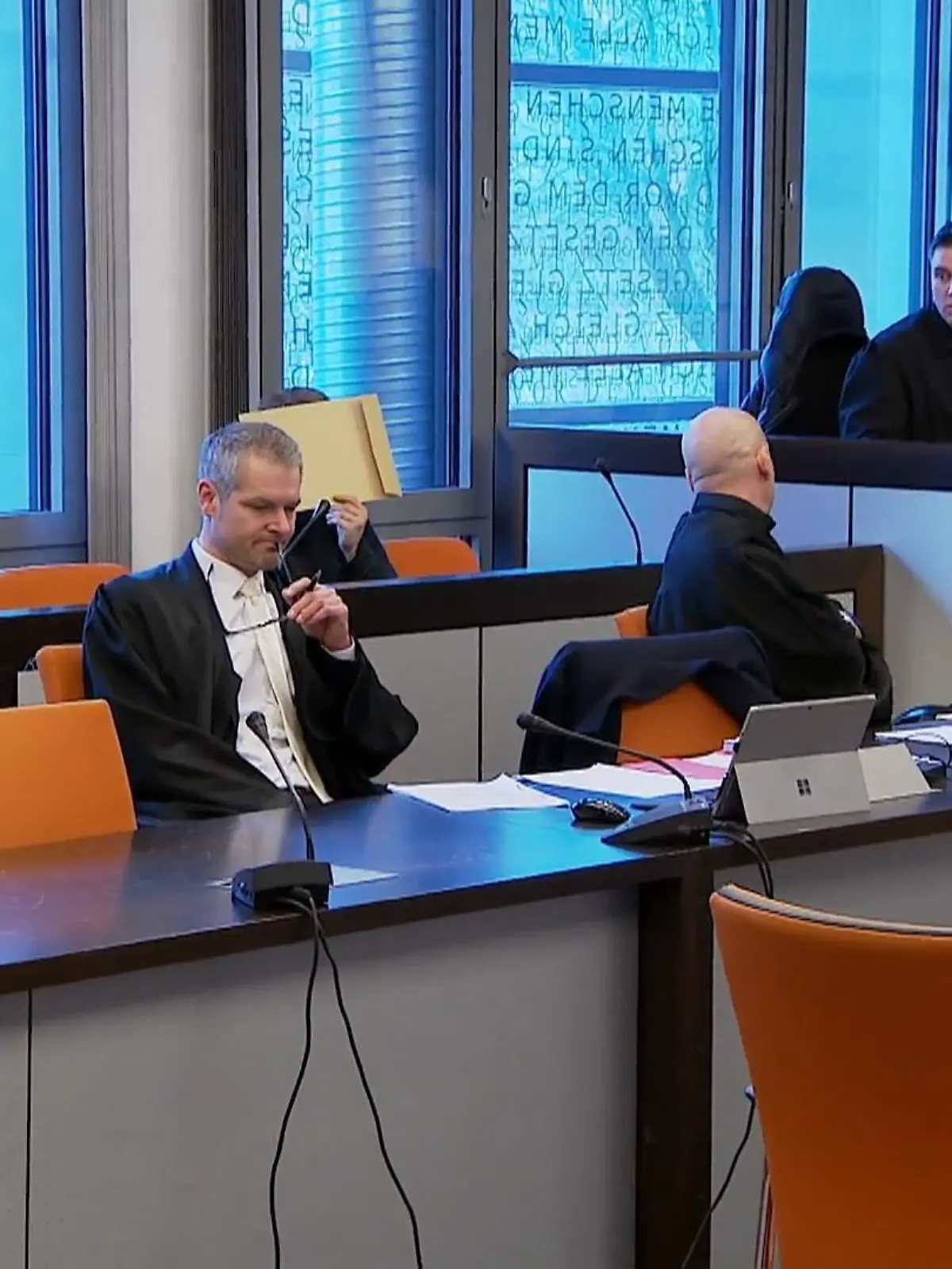 Bild zu: "Prozess nach tödlicher Messerattacke"