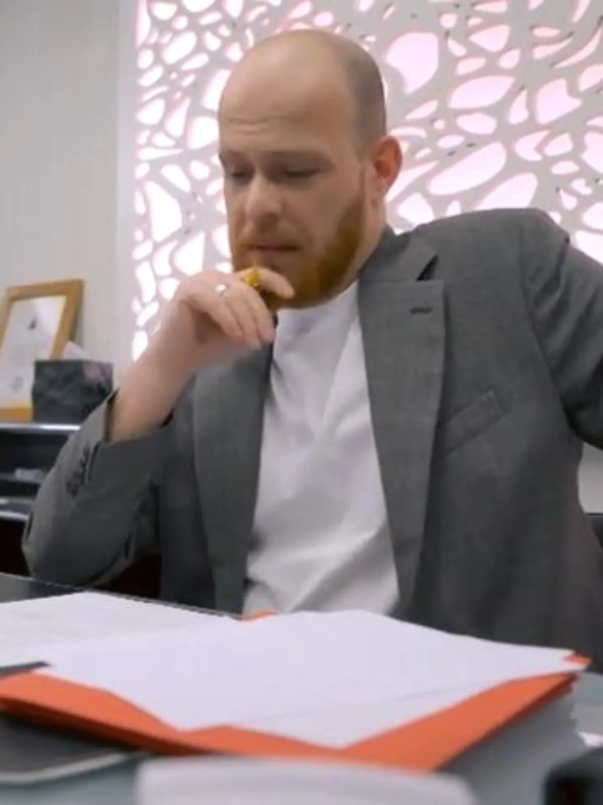 Unter uns: Tobias beschließt, Vivien für tot erklären zu lassen