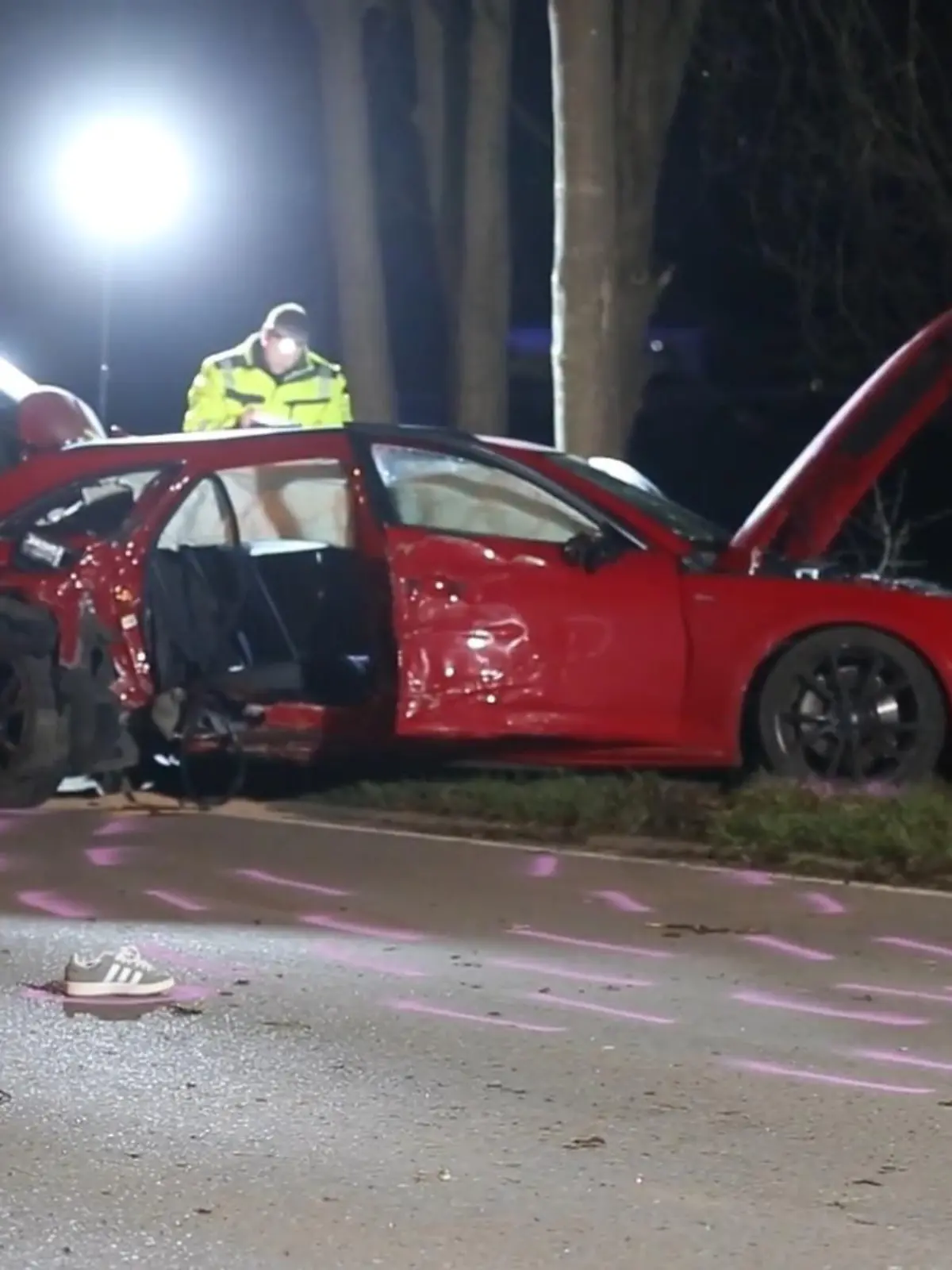 Bild zu: "Schwangere (18) stirbt nach Unfall"