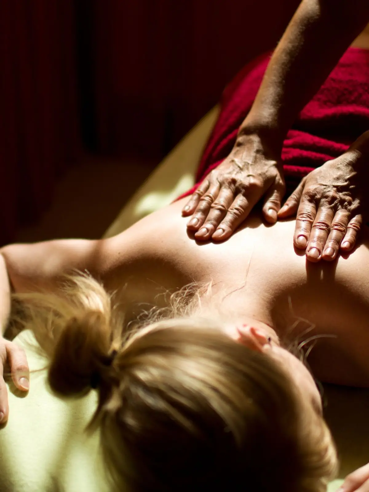 Bild zu: "RTL-Recherche entdeckt Sexarbeiterinnen in Massagestudios"