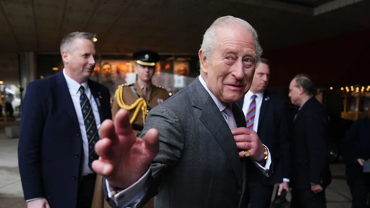 König Charles besucht Kreativitäts-Ausbildungsprogramm