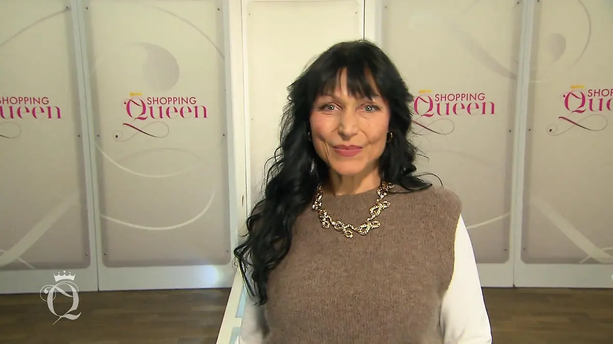 Swantje zeigt ihren Look: Kann sie mit dem Pullunder ihre Mitstreiterinnen überzeugen? Swantje auf dem Catwalk