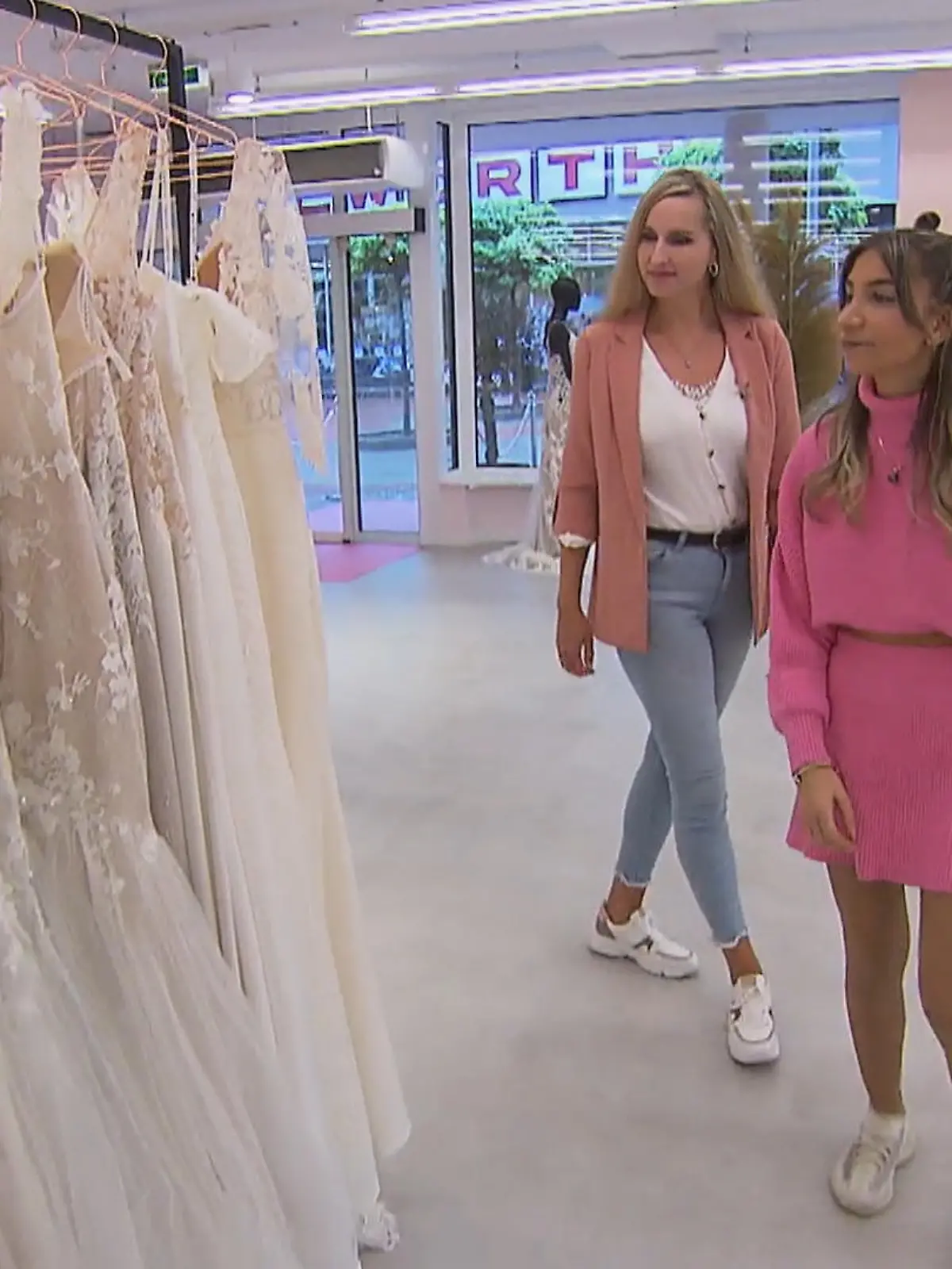 Bild zu: "Stephanie sucht ein "erwachsenes" Brautkleid"