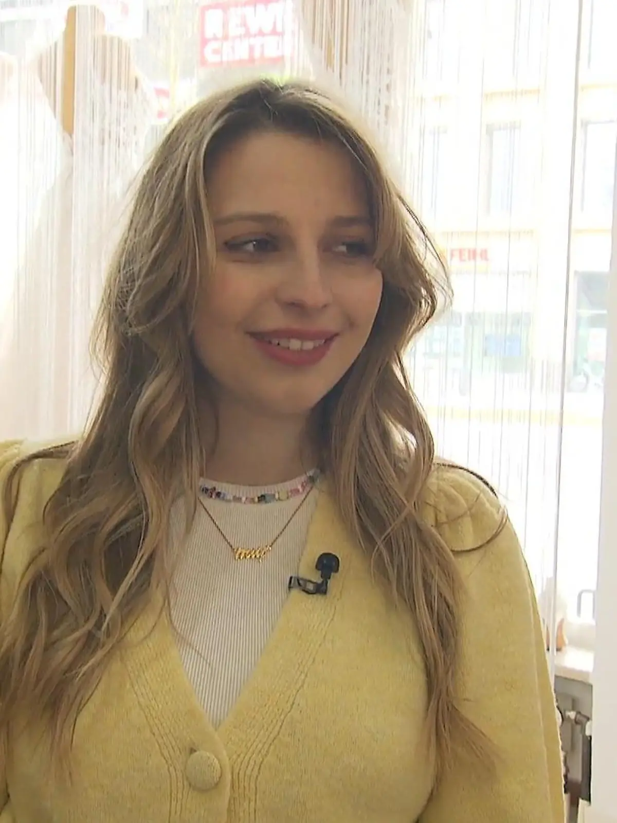 Bild zu: "Die schwangere Alina sucht ein sexy Brautkleid"