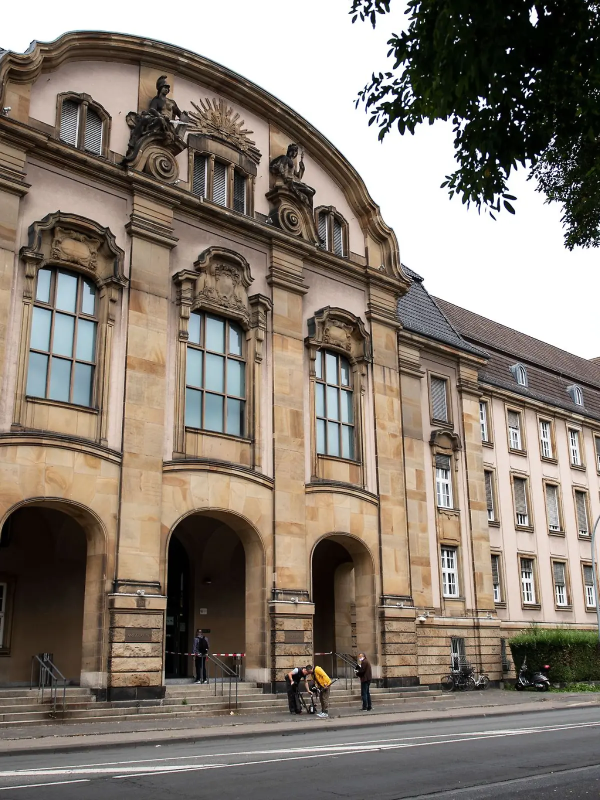 Ein Kripo-Mann wurde zu drei Jahren Haft verurteilt. Das Urteil ist noch nicht rechtskräftig. (Symbolfoto) 