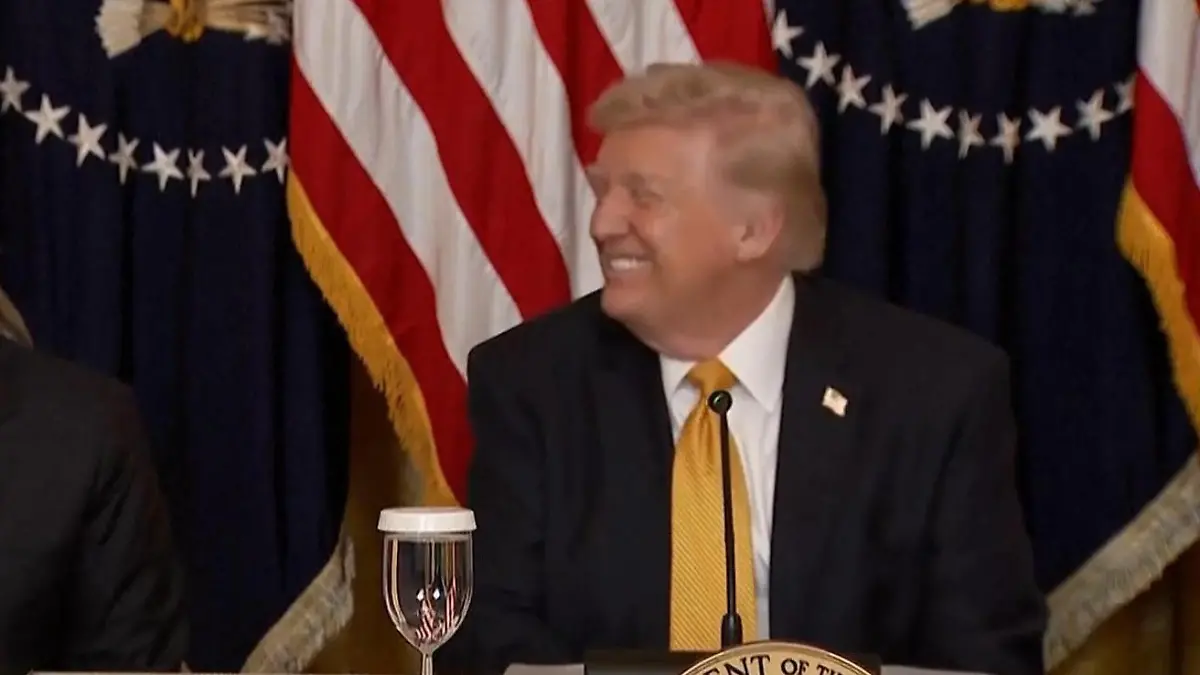 Donald Trump plappert plötzlich tödliche Diagnose aus Im Weißen Haus