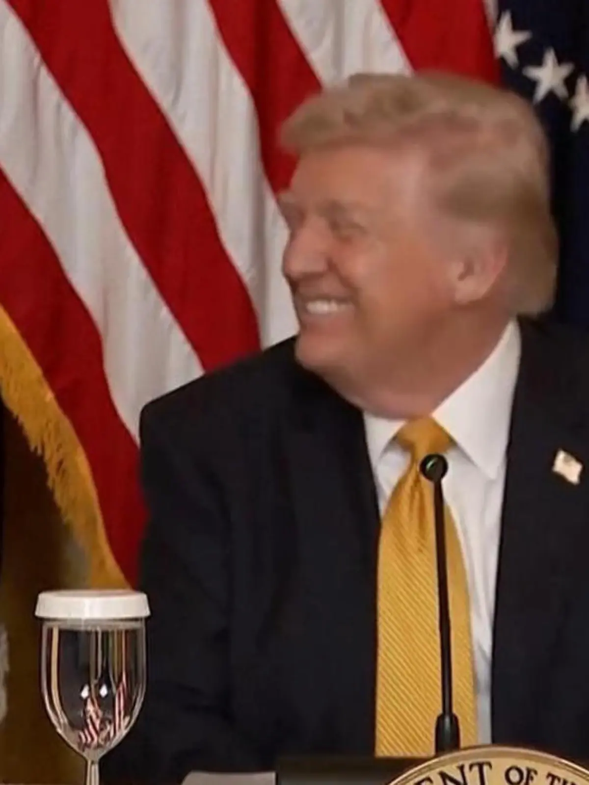 Bild zu: "Donald Trump plappert ungefragt tödliche Diagnose aus"