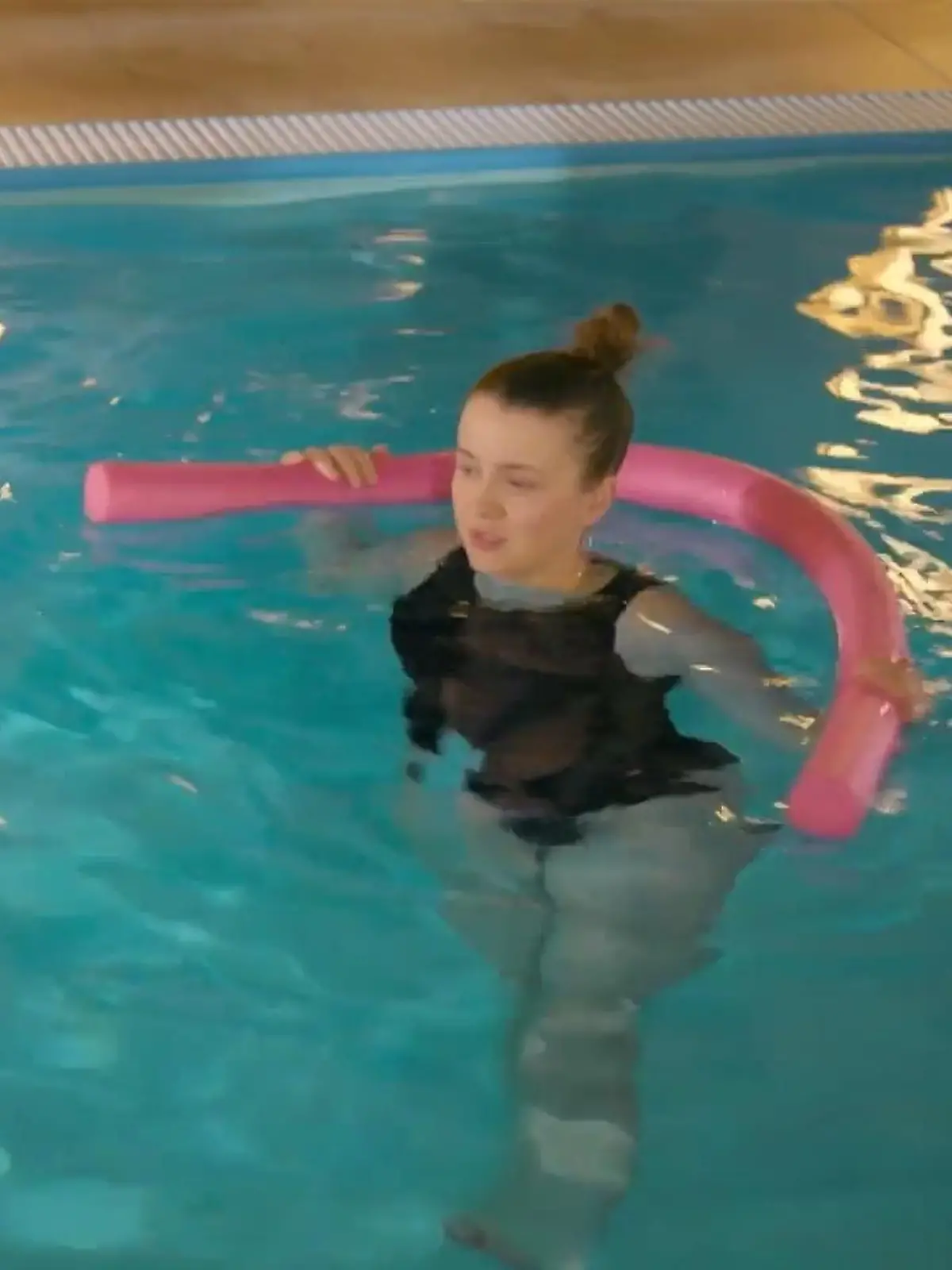 Bild zu: "Lucie lernt beim Reha-Training einen netten Mann kennen"