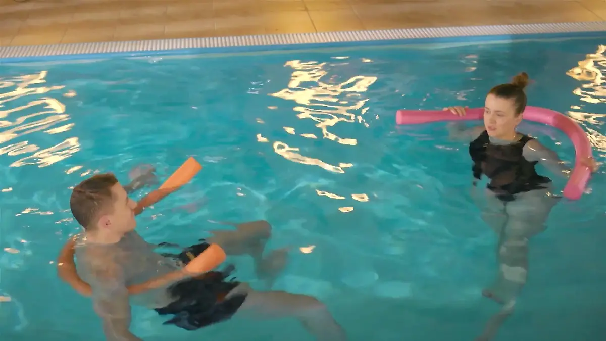 AWZ: Lucie macht beim Reha-Training eine Bekanntschaft