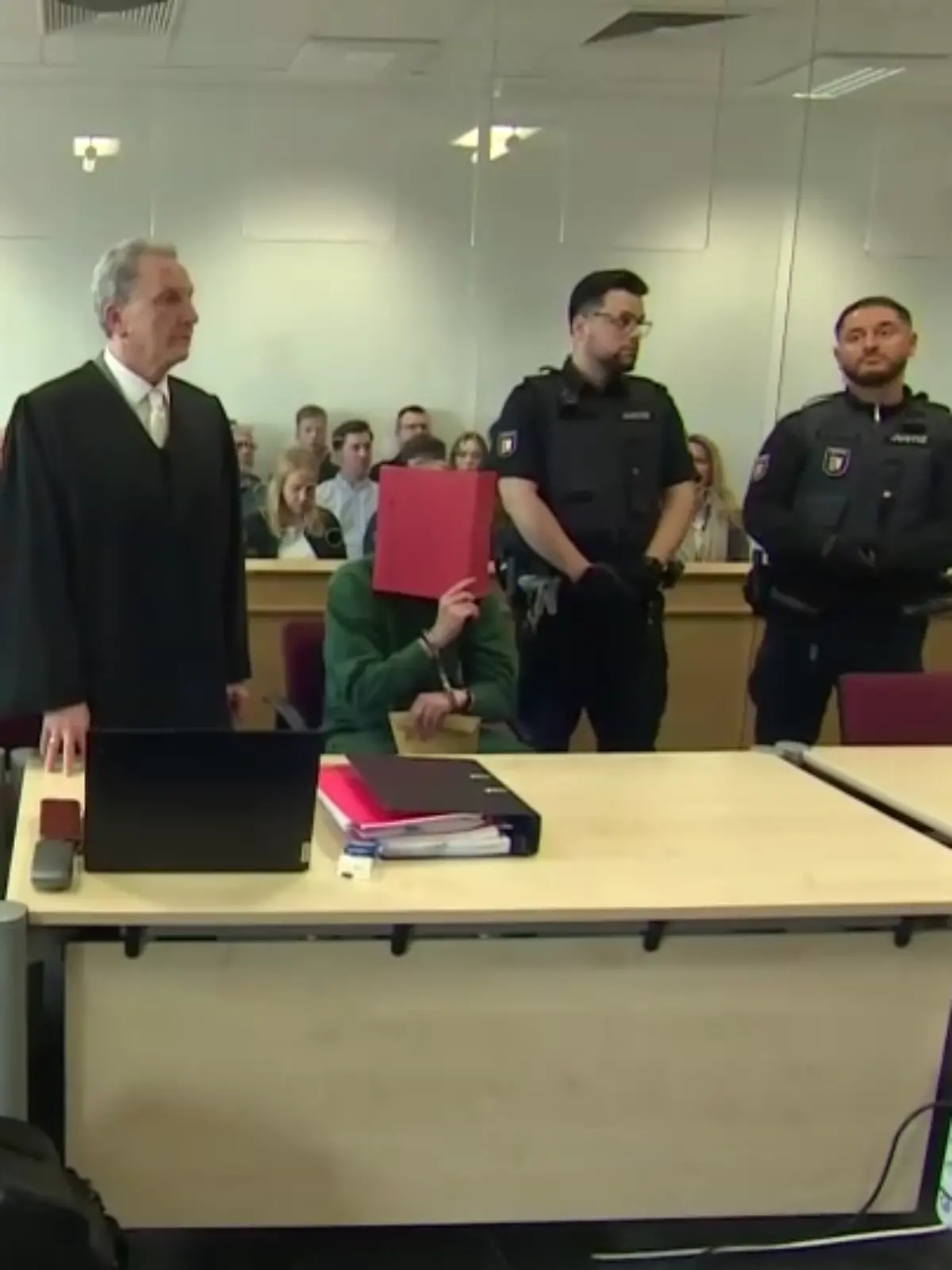 Bild zu: "Warum haben sie Baby Ashley verhungern lassen? Eltern wollen endlich reden"