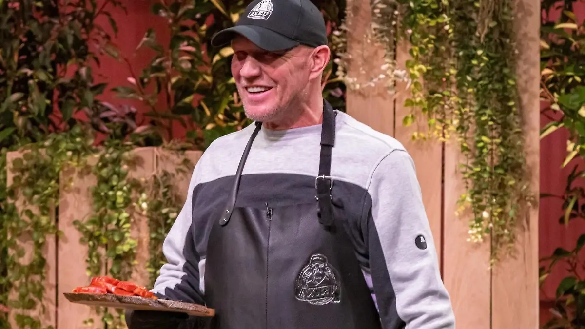 Die Höhle der Löwen: Grillfan und Boxprofi zeigt den „Löwen” das neue Grillbrett BUTJER