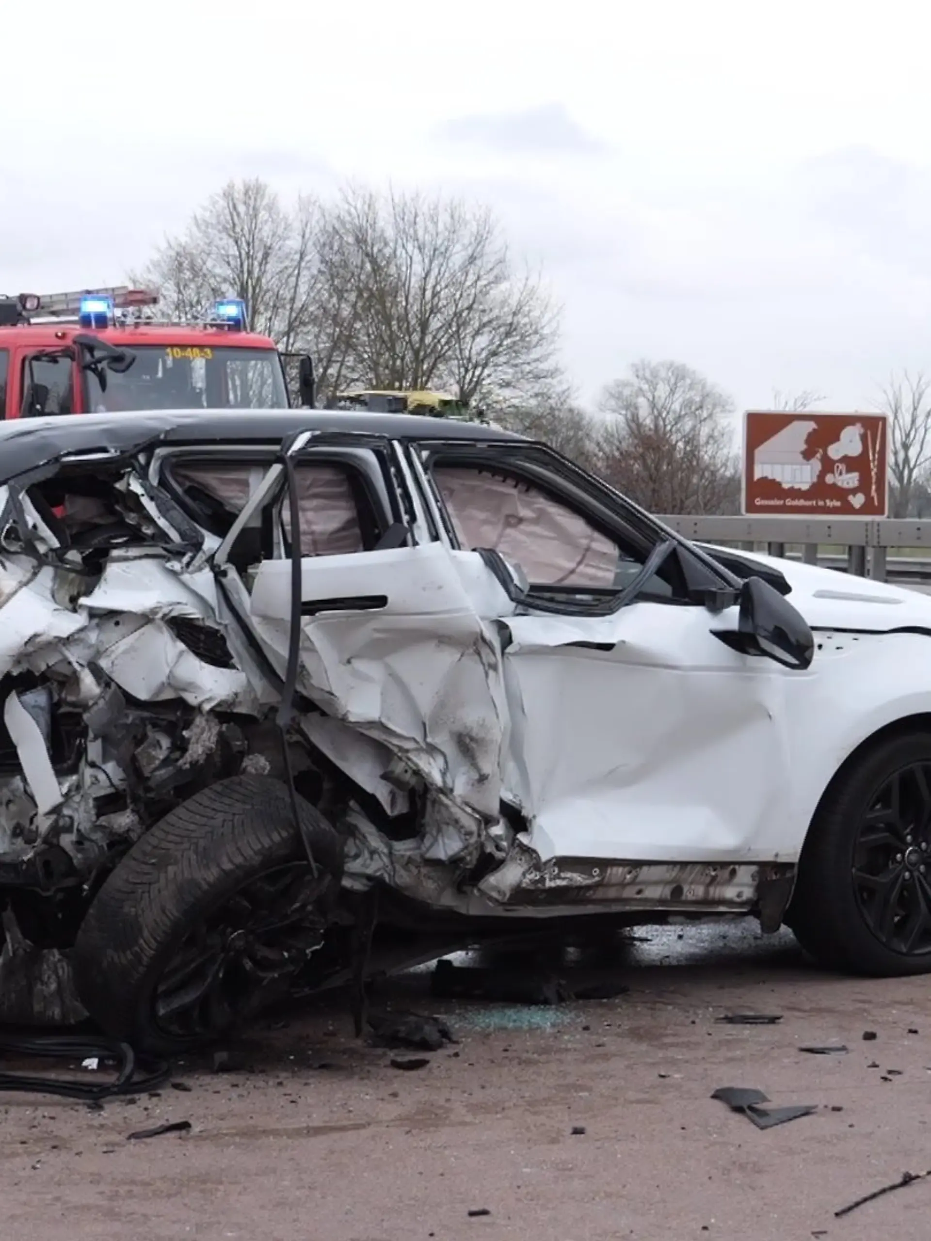 Bild zu: "Schrecklicher Unfall! Frau stirbt auf der A1"