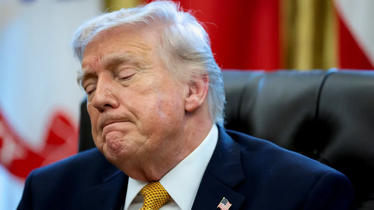 U.S. President Donald Trump reacts as he takes questions from reporters during an event to sign an executive order creating an anti‑fraud task force headed by U.S. Vice President JD Vance in the Oval Office at the White House in Washington, D.C., U.S., March 16, 2026. REUTERS/Jonathan Ernst