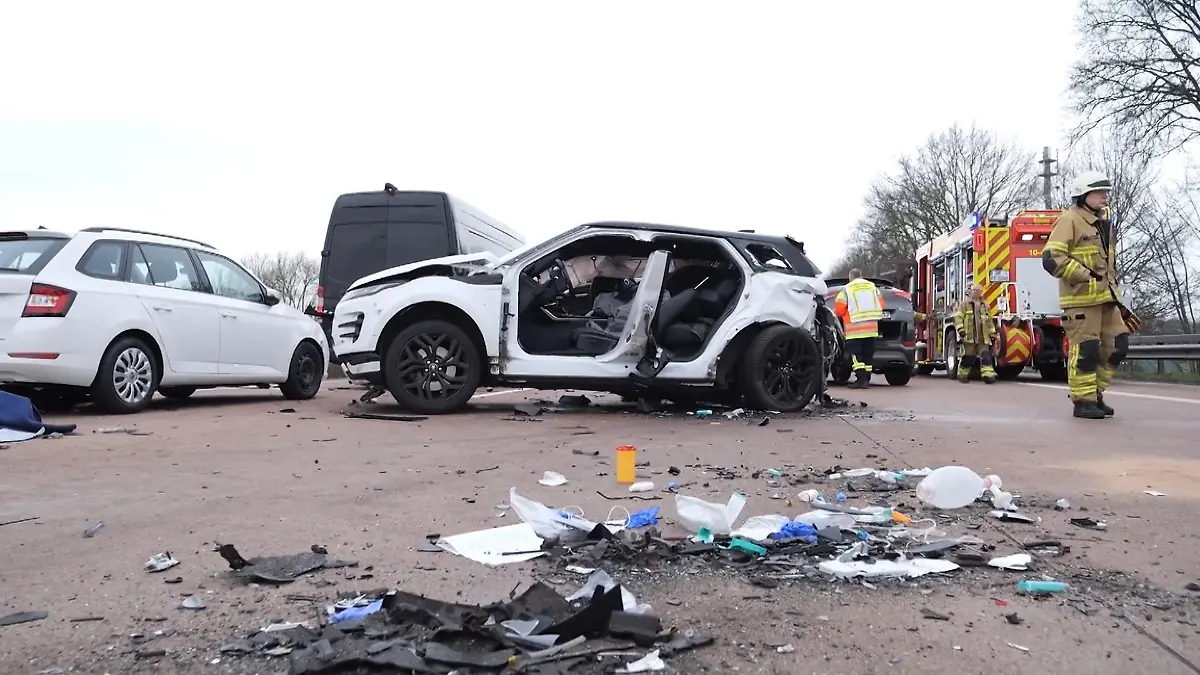 Tödlicher Unfall auf der A1 Schwerer Zusammenstoß