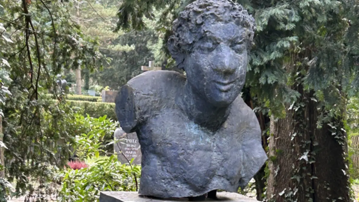 Die auffallende Ruhestätte des ehemaligen FDP-Vorsitzenden, deutschen Außenministers und Vizekanzlers Dr. Guido Westerwelle.