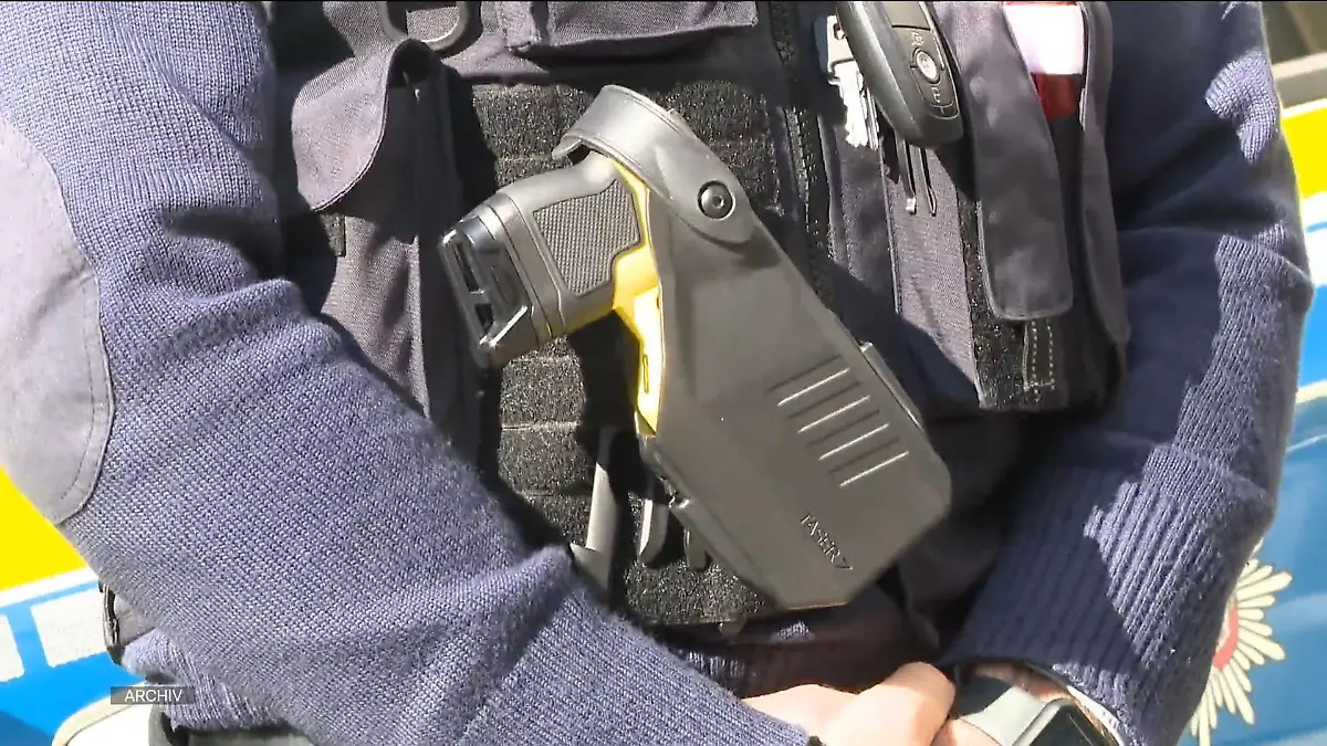 Gewerkschaft fordert mehr Taser Schraubendreher-Angriff: Polizei stoppt Mann