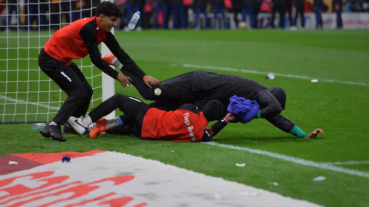 YEHVANN DIOUF fights with the ball boys to protect his goalkeeper s towel during Africa Cup of Nations Morocco 2025 - FINAL. SENEGAL vs Morocco -PRINCE MOULAY ABDELLAH STADIUM 18 JANUARY 2026 By IMAGO / Didier Lefa Studio RABAT PRINCE MOULAY ABDELLAH STADIUM Morocco