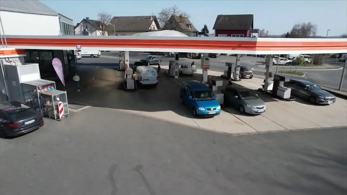 Spritpreisabzocke Was steckt hinter den Benzinpreisen?