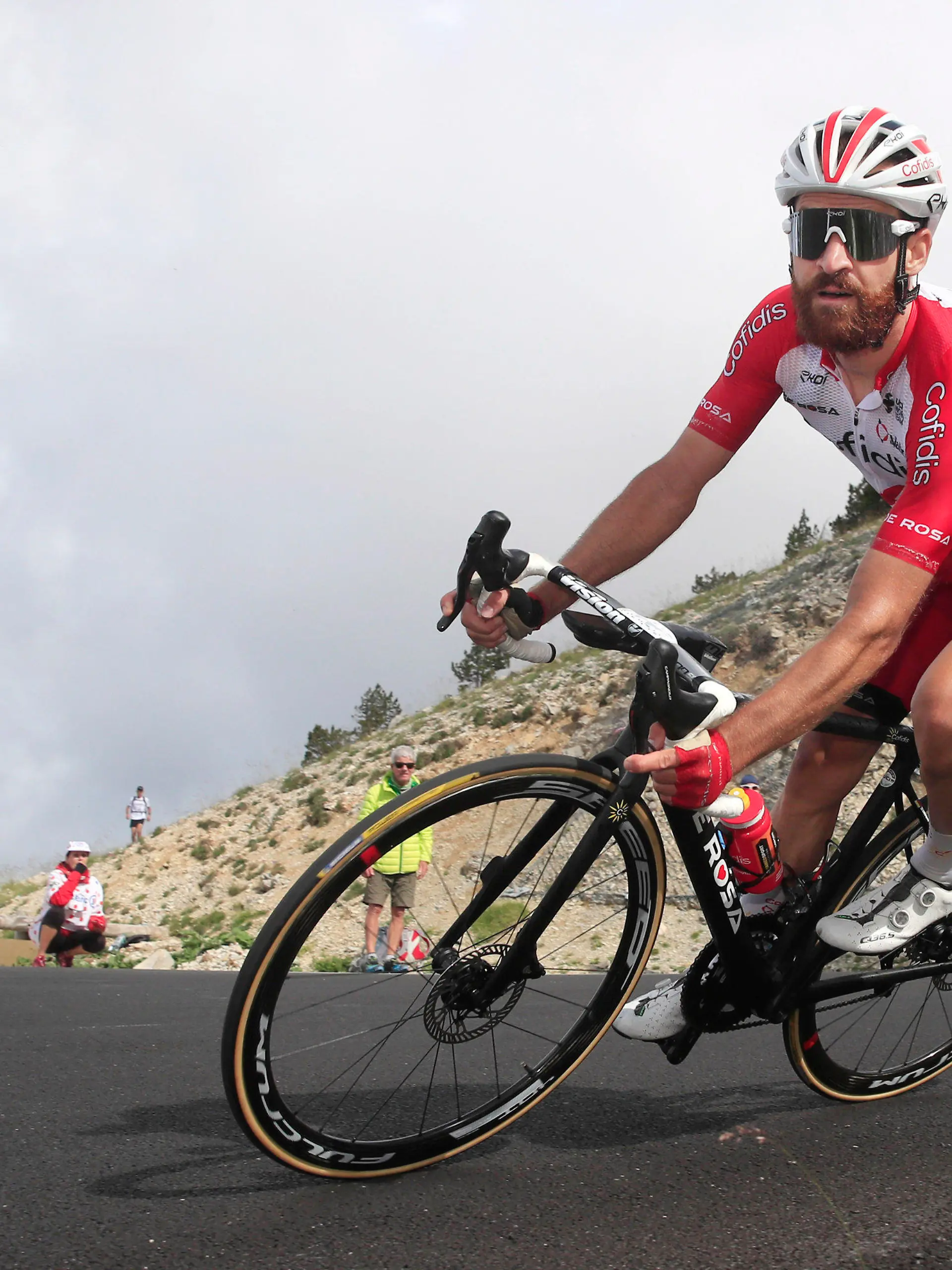 07.07.2021, Frankreich, Malaucene: Radsport: UCI WorldTour - Tour de France, Sorgues - Malaucène (198,90 km), 11. Etappe. Der Deutsche Simon Geschke vom Team Cofidis fährt den Mont Ventoux hinunter. (zu dpa «Freiheiten und Familien-Atmosphäre: Geschkes Tour-Glück als Franzose») Foto: Roth/dpa +++ dpa-Bildfunk +++