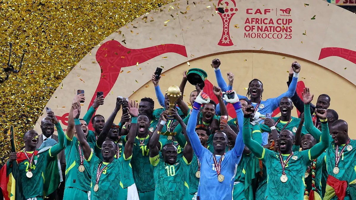 FILE PHOTO: Soccer Football - CAF Africa Cup of Nations - Morocco 2025 - Final - Senegal v Morocco - Prince Moulay Abdellah Stadium, Rabat, Morocco - January 18, 2026 Senegal's Sadio Mane lifts the trophy with teammates as they celebrate after winning the Africa Cup of Nations REUTERS/Amr Abdallah Dalsh/File Photo