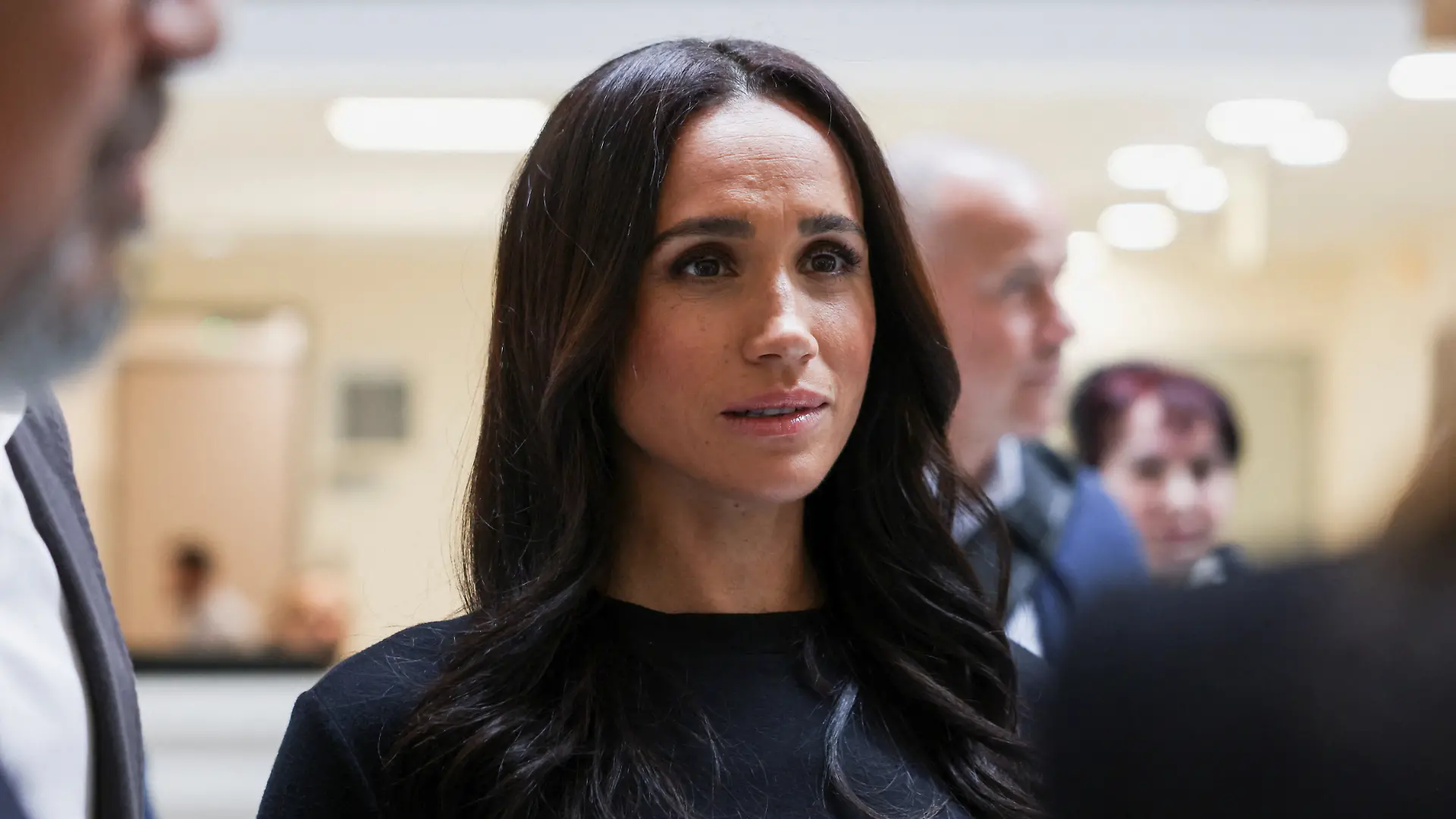 Nach dem Netflix-Aus packen Insider aus: Meghan Markle soll Meetings verlassen haben, wenn sie sich beleidigt fühlte.