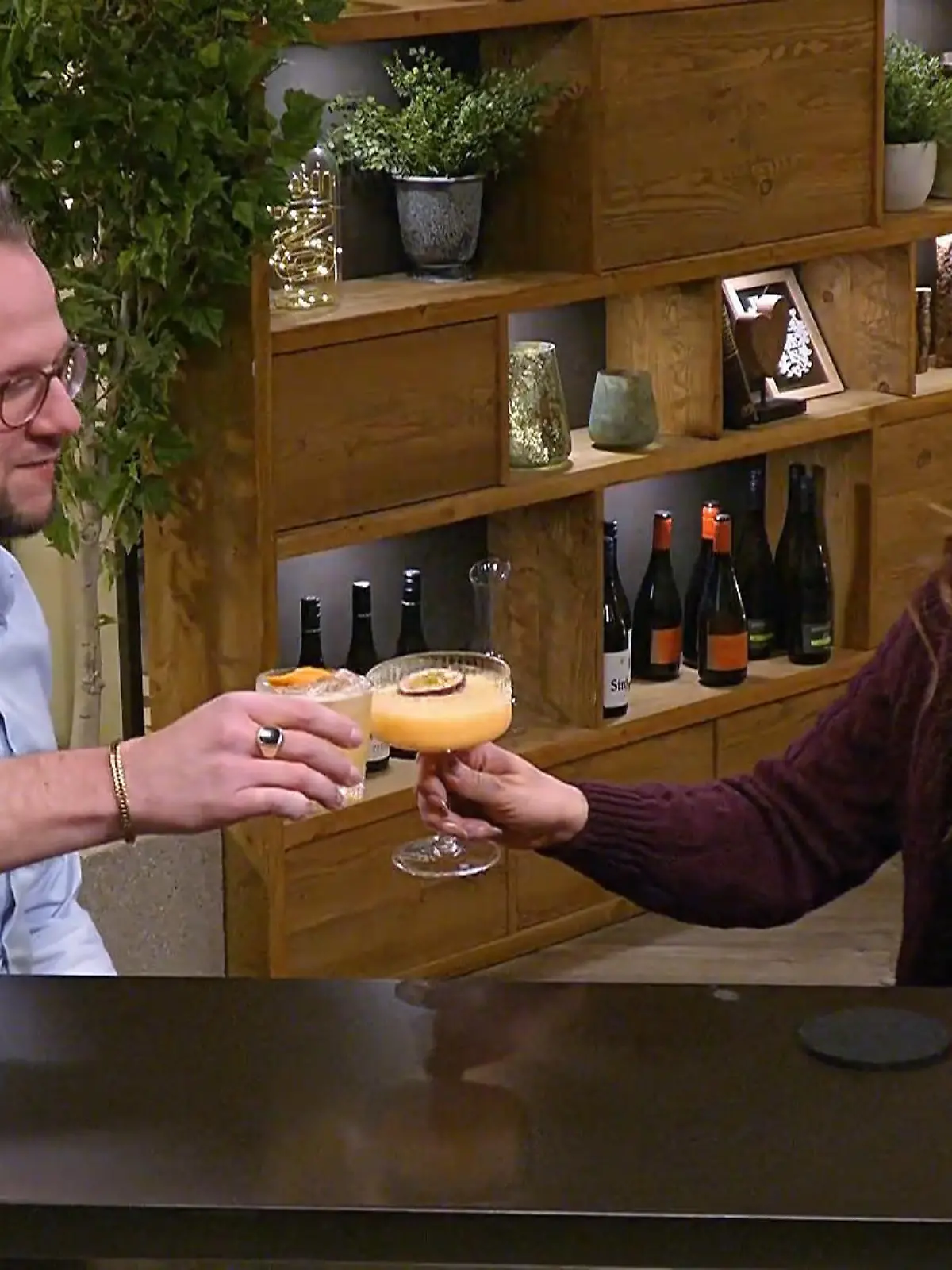 Bild zu: "Julian sucht Witz und Feuer – wird er bei Lena fündig?"