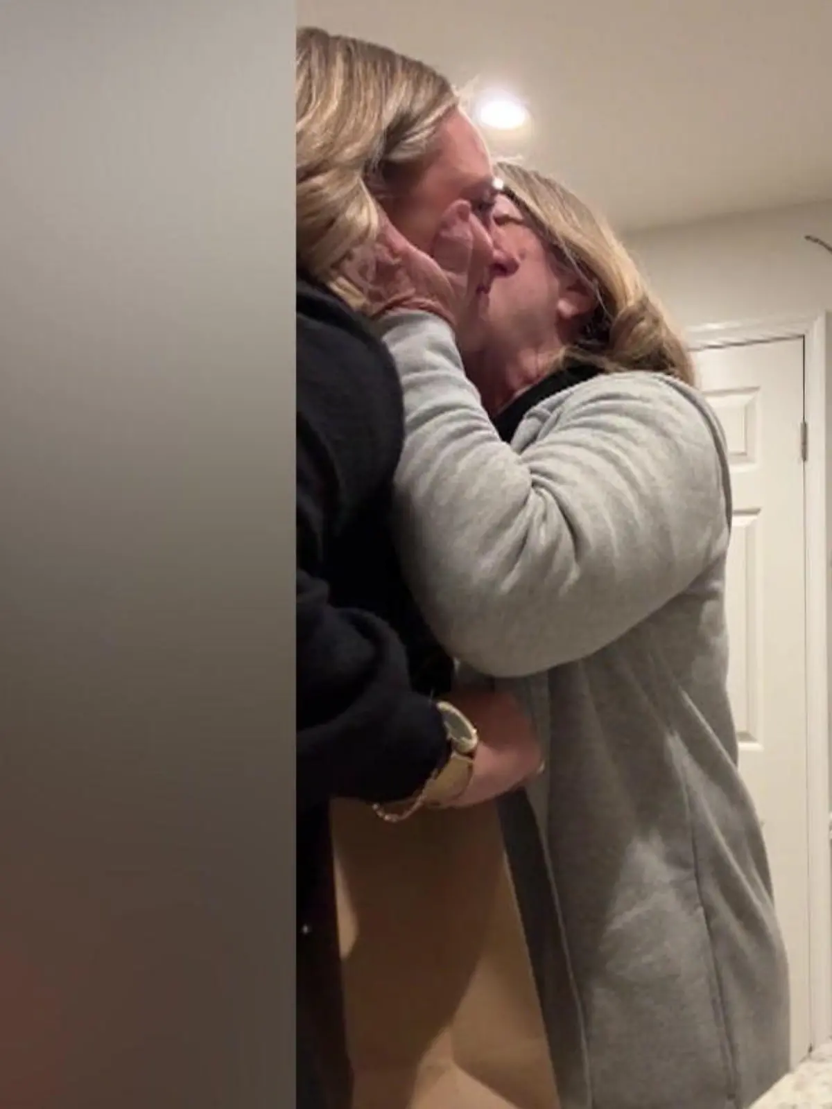 Bild zu: "Brooke (30) bringt ihre krebskranke Mama zum Weinen – weil sie DAS opfert! "