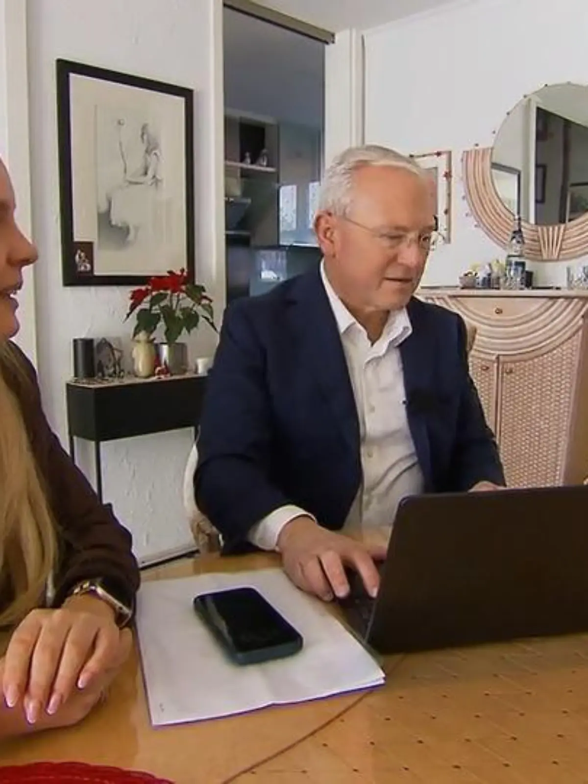 Bild zu: "Verzweifelter Hilferuf an RTL: Meine Mama ist einem Liebesbetrüger verfallen!"