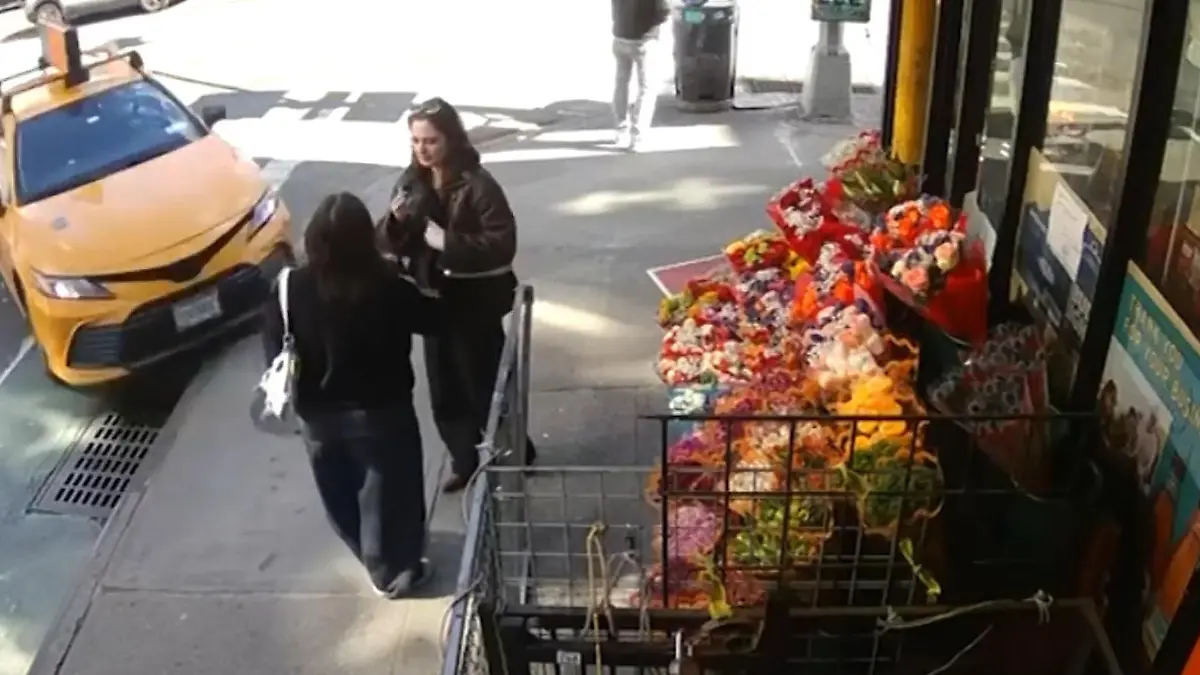 New Yorker Taxifahrer verliert die Kontrolle – und rast ungebremst in zwei Frauen! Passantinnen überleben Horror-Crash