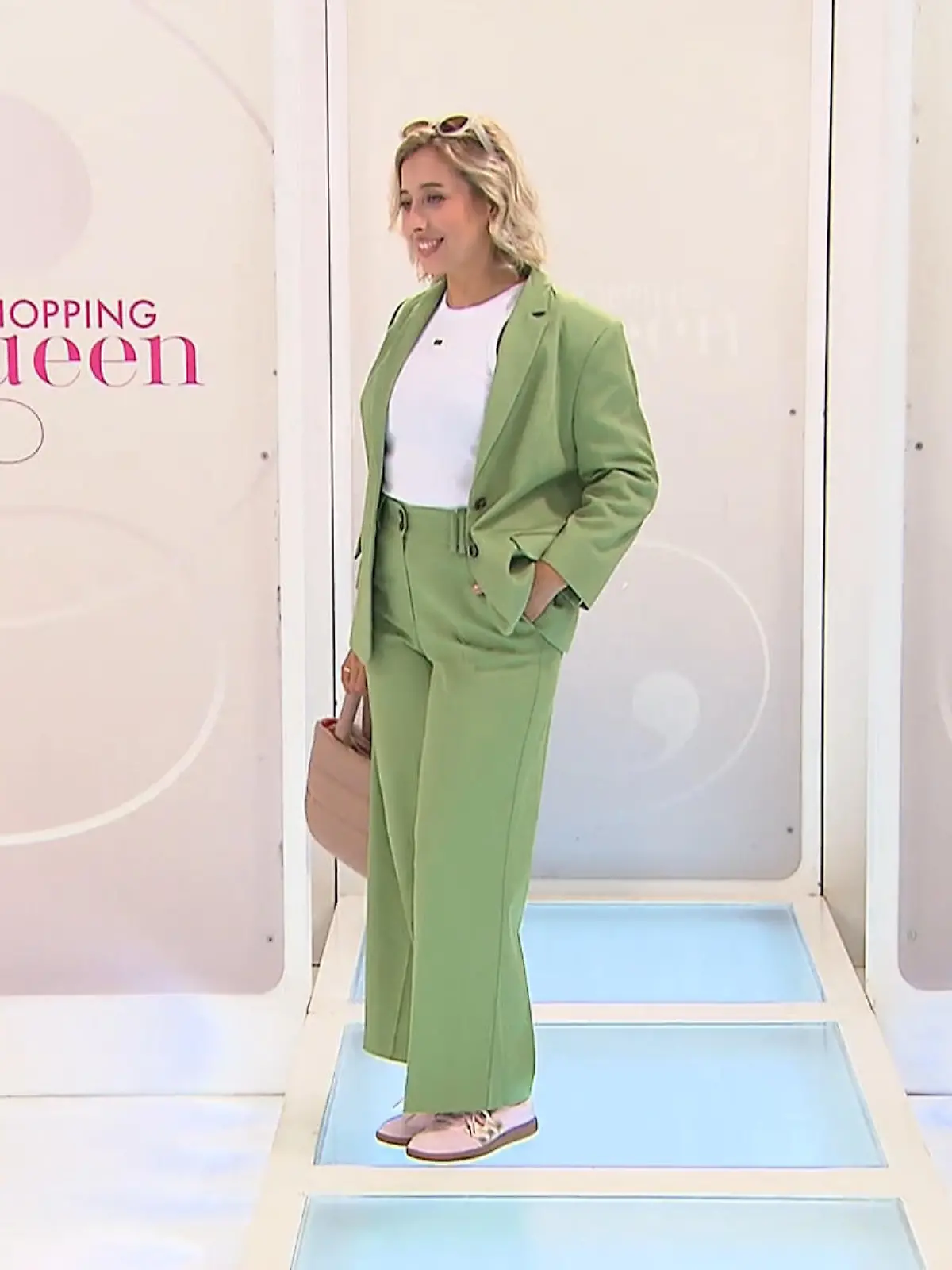 Bild zu: "Wie kommt Anastasias Look bei der Konkurrenz wirklich an?"