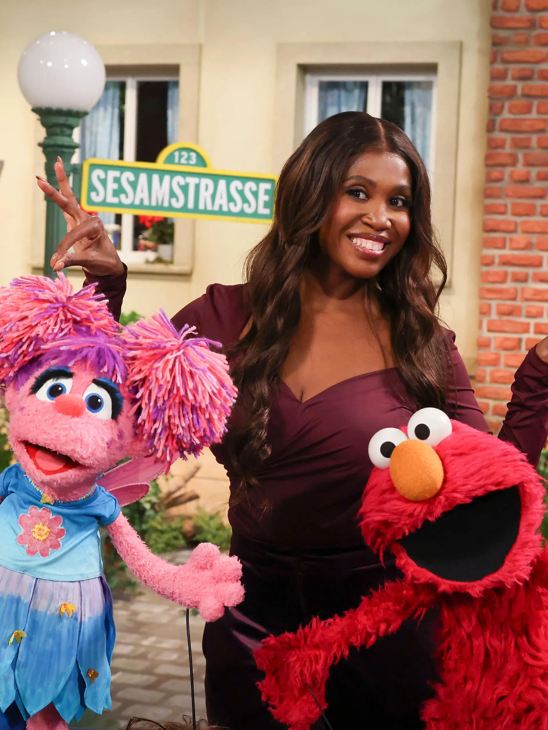 Motsi Mabuse besucht die Sesamstraße