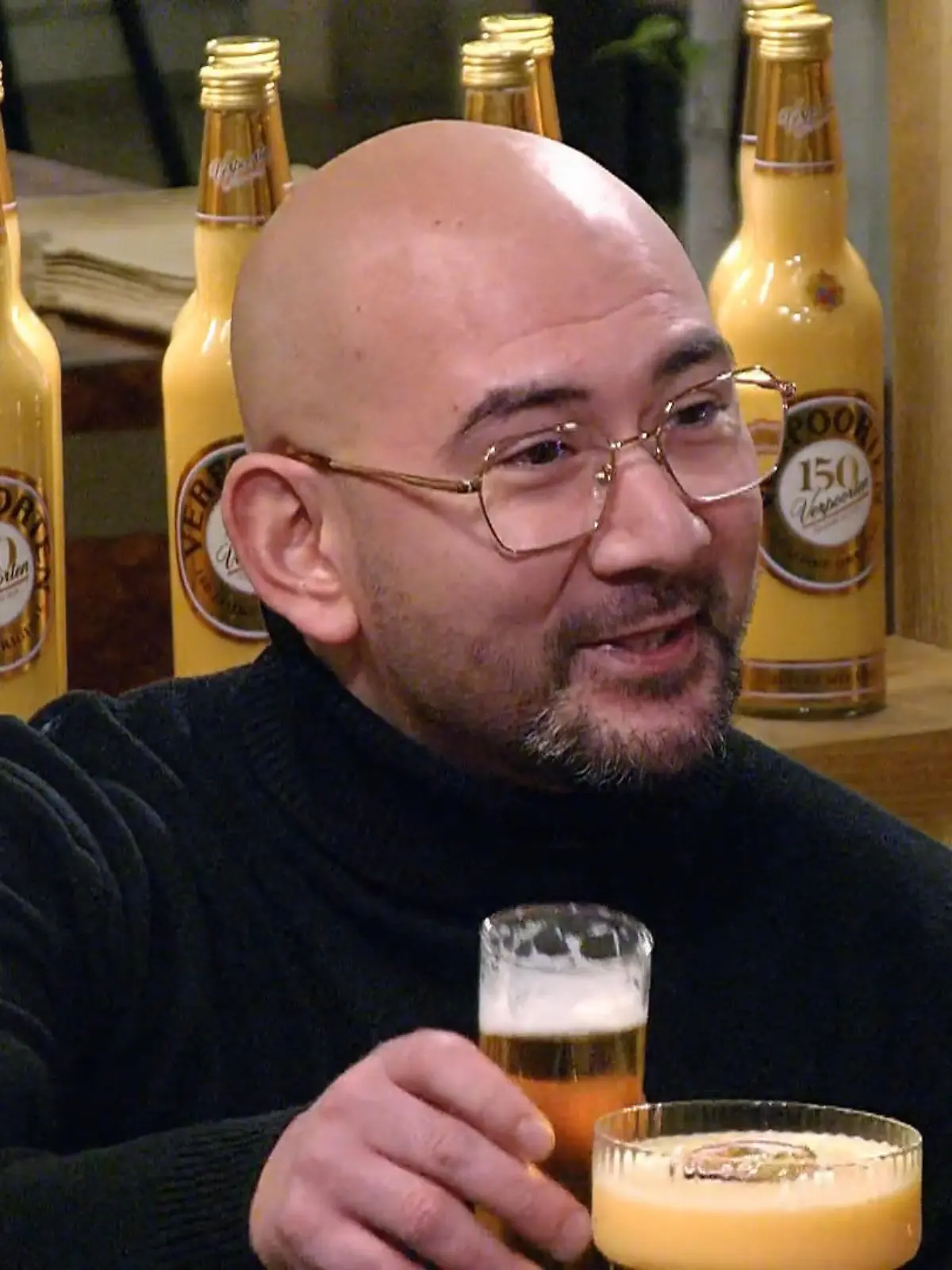 Bild zu: "Azzarro sucht Action – Beatrice will jemanden mit Humor und Sarkasmus"