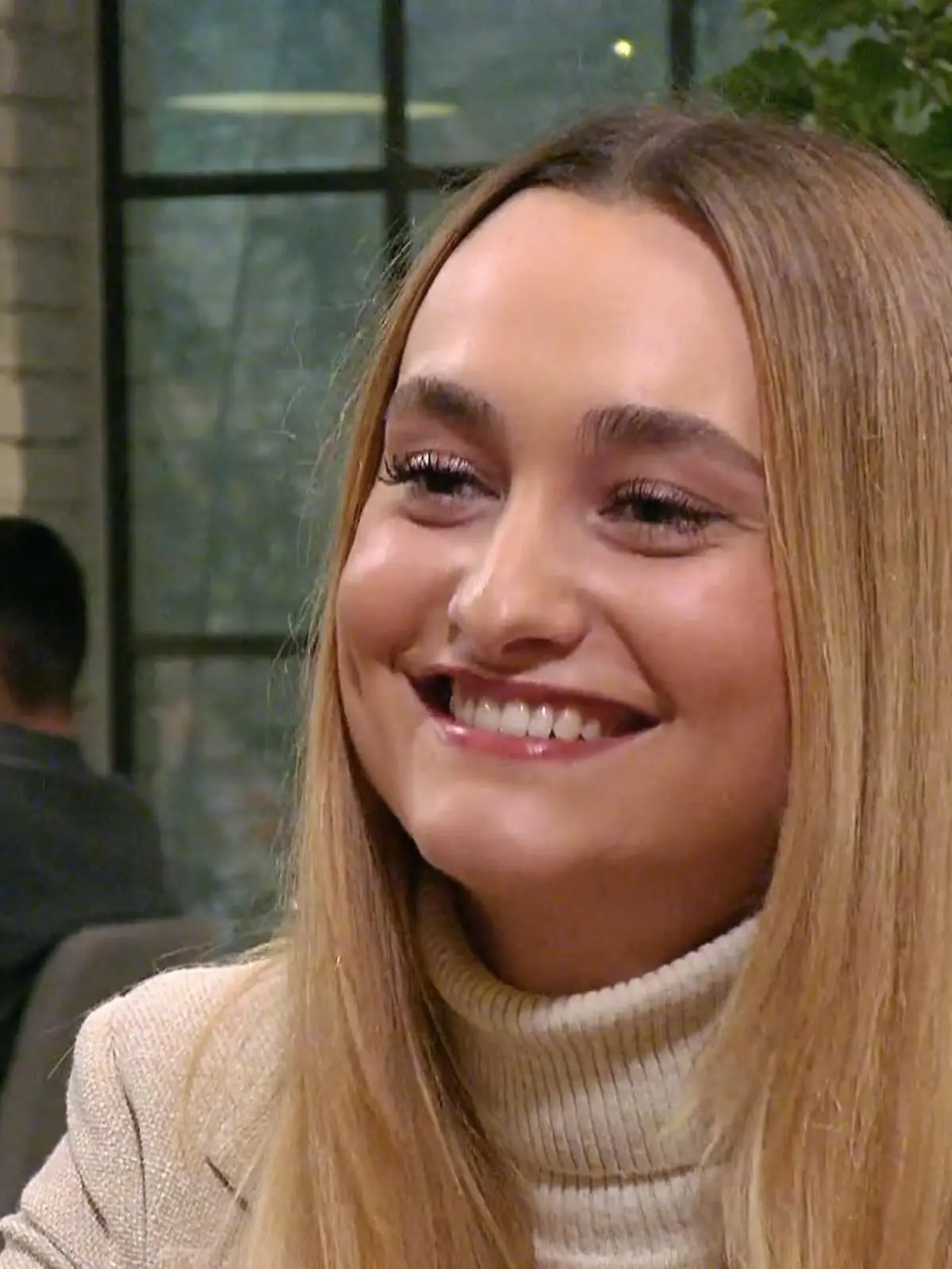 Bild zu: "Tanja und Jakob entdecken schnell, wie viel bei ihnen wirklich zusammenpasst"