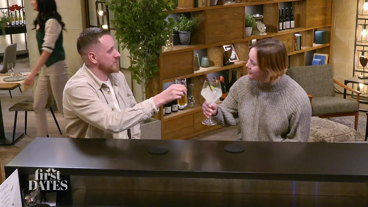 Marco sucht schöne Augen – Melina mag Männer mit Bart Offen fürs Knistern