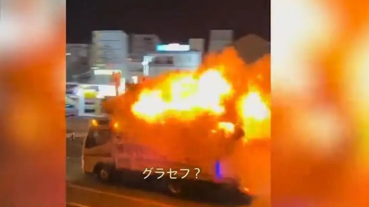 Brennender Lieferwagen rast zur Feuerwache – durch den Berufsverkehr! Imbiss geht in Flammen auf