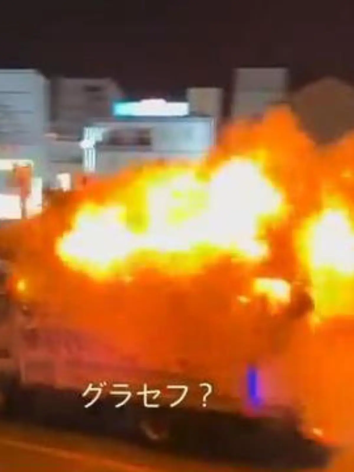 Bild zu: "Brennender Lieferwagen rast zur Feuerwache – durch den Berufsverkehr!"