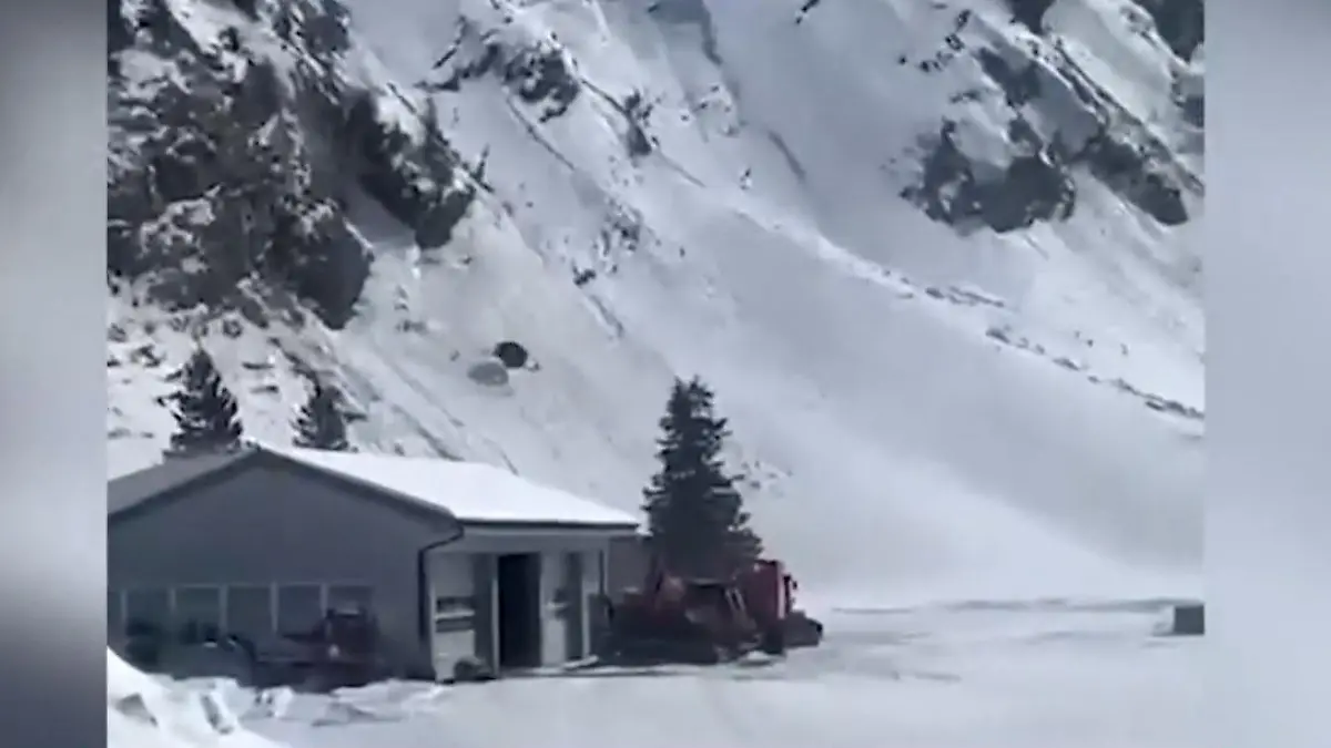 Drama in Schweizer Skigebiet! Gondel stürzt während der Fahrt ab Insasse stirbt bei Unglück